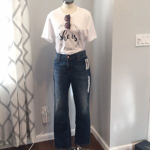 WOW NWT MODERN SLIM JEANS